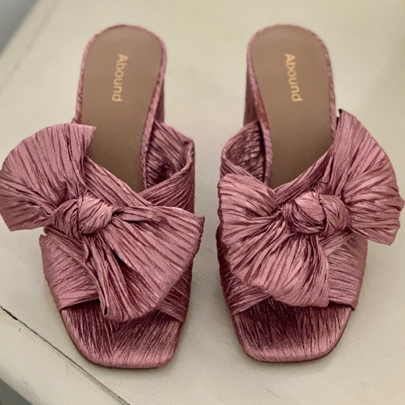 NWOT Shoes - Picture 4 of 7